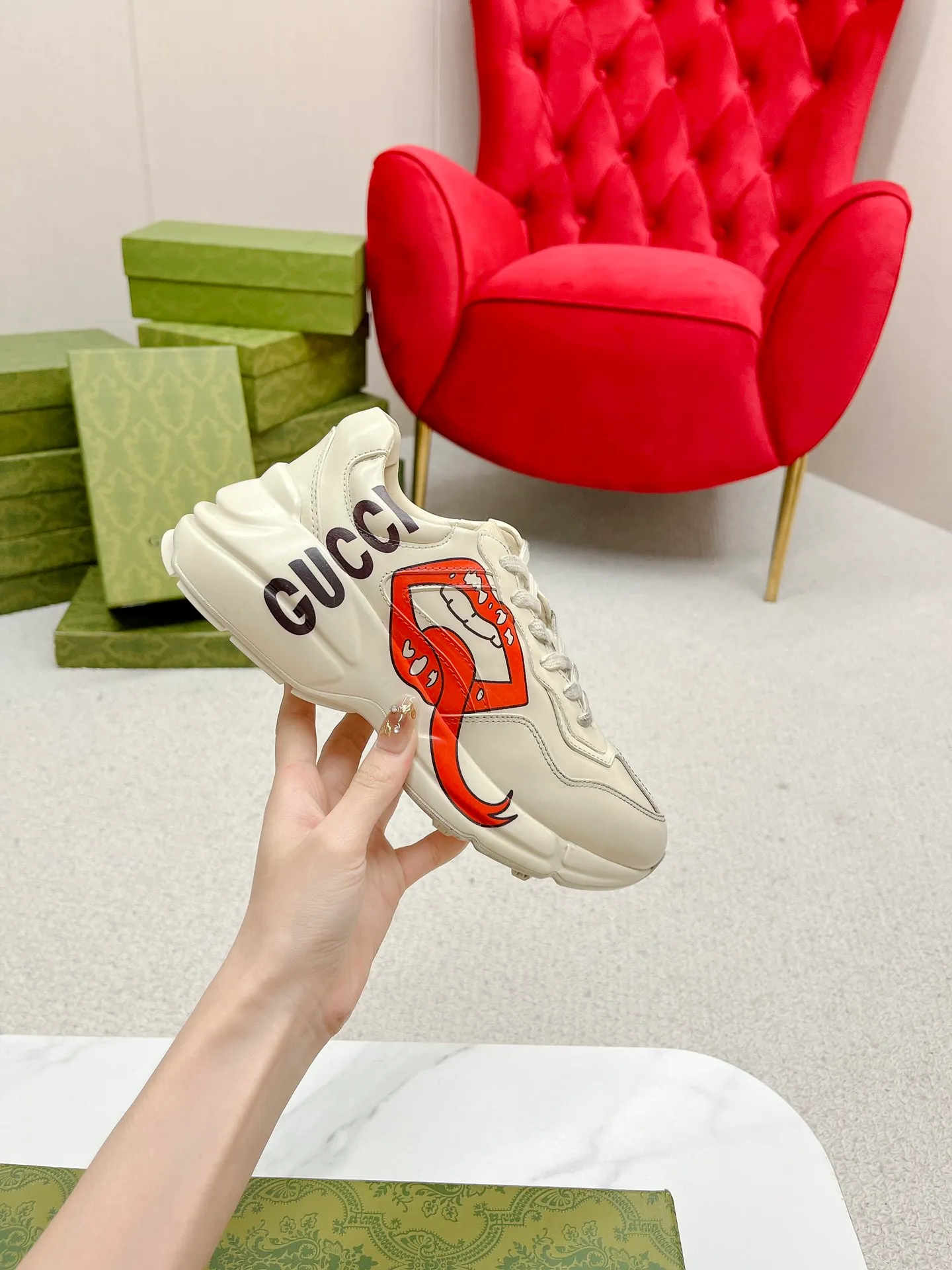 👟👟Ex-factory price 700👟👟 Men +10 Gucci’s top version of couple’s dad shoes series is new! 🖤 ⚠GG couple’s dad shoes have been very popular in recent years; new colors are updated constantly; new colors are updated, and our home and counters have new ones at the same time. This classic dad shoe is popular among celebrities and Internet celebrities. Anchors and others are sure to plant grass and call ❤ Classic fashion style, distressed leather surface, 5D drawing printing; mixed surface splicing colors, etc... Original customization (off-white eco-friendly cowhide, first layer of cowhide inside), original outsole... Shiny colorful drawings embellish the sides of the shoe body, old color rubbing, package production technology, 1:1 creation / only to make the best shoes. ⚠️ Comes with high-end full package at the counter. …………………………………………………… 👑❥∙Colour: Doraemon model/Mickey Mouse model/Lip model/Donald Duck model/Anchor model/Classic red and green striped logo model/NY letter model/Rainbow letter model/Red ebony cloth model/G letter pink cloth model/North Face joint model/Little Bear model/New blue color model/New orange color model 👑❥∙Size: Women’s model 35-40 Men's 39-44
